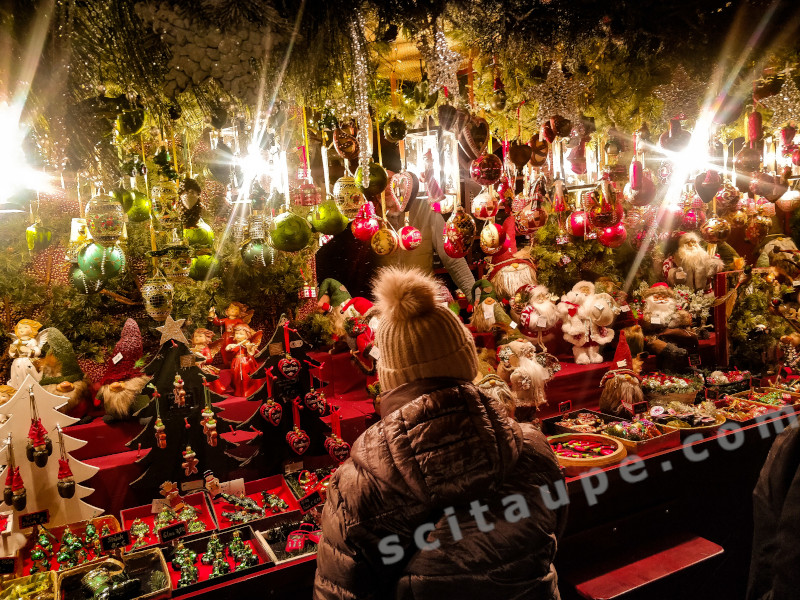 Christkindlesmarkt: Colorful and beautiful danglers for your Pine Trees.