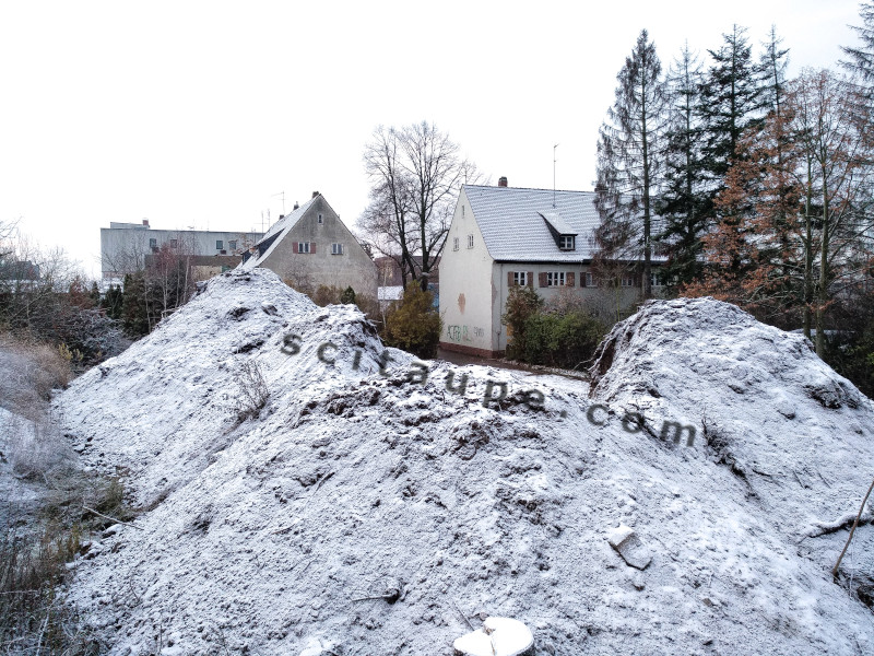 Winter in Germany - Snow-clad dunes in the middle of the city. Picture location: Furth, Germany